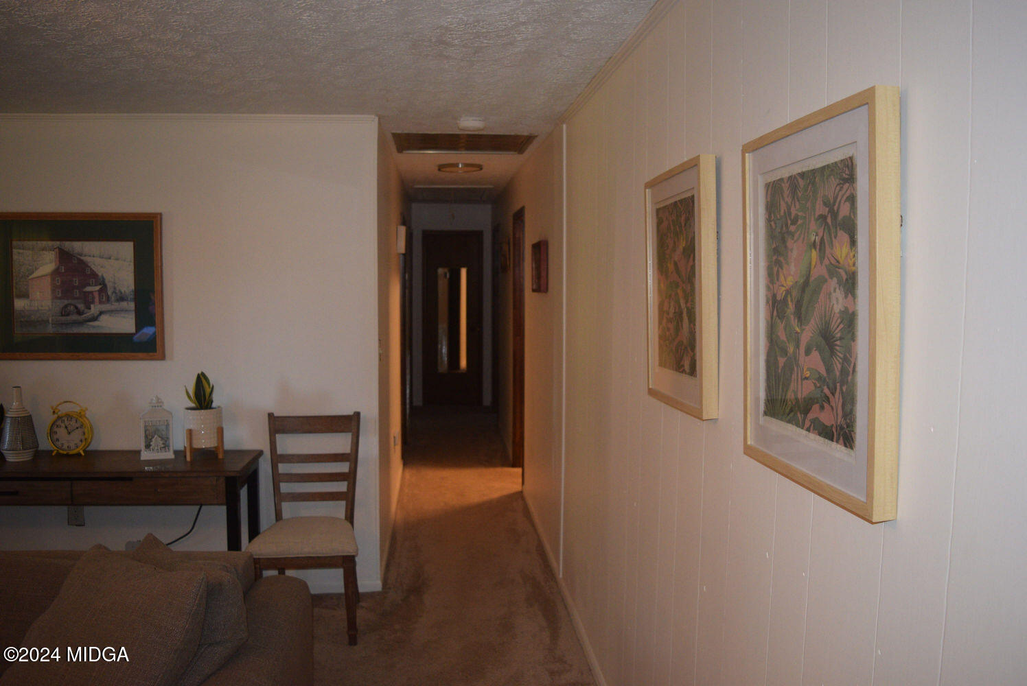 891 Walker Road Byron, GA 31008 - Photo 4 of 24 a view of a hallway with wooden floor and furniture