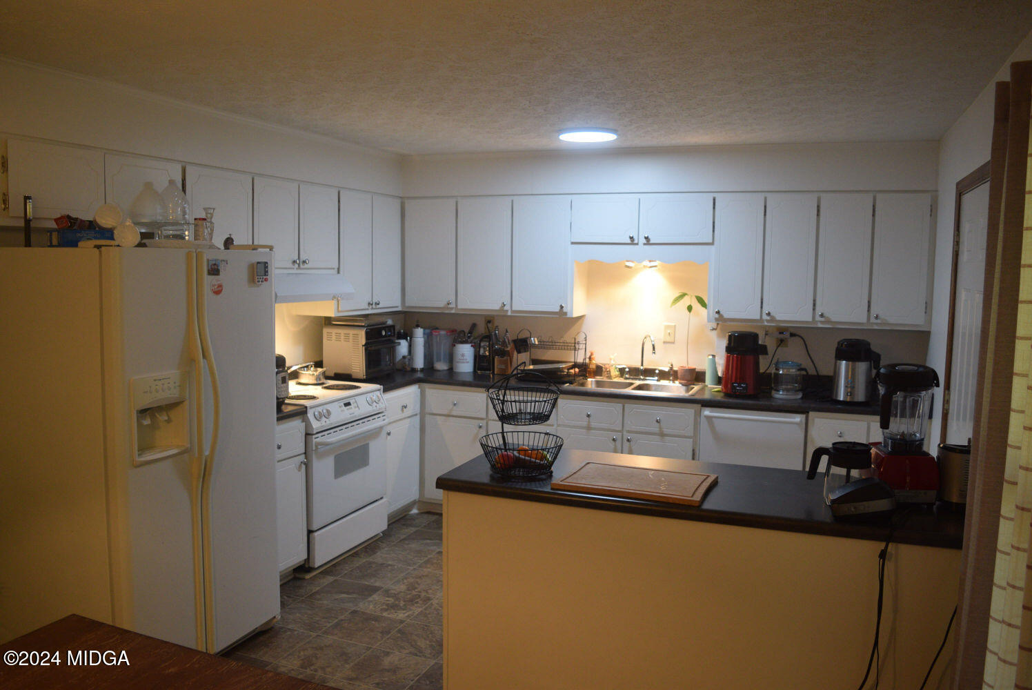 891 Walker Road Byron, GA 31008 - Photo 7 of 24 a kitchen with granite countertop a refrigerator a sink dishwasher a stove and white cabinets