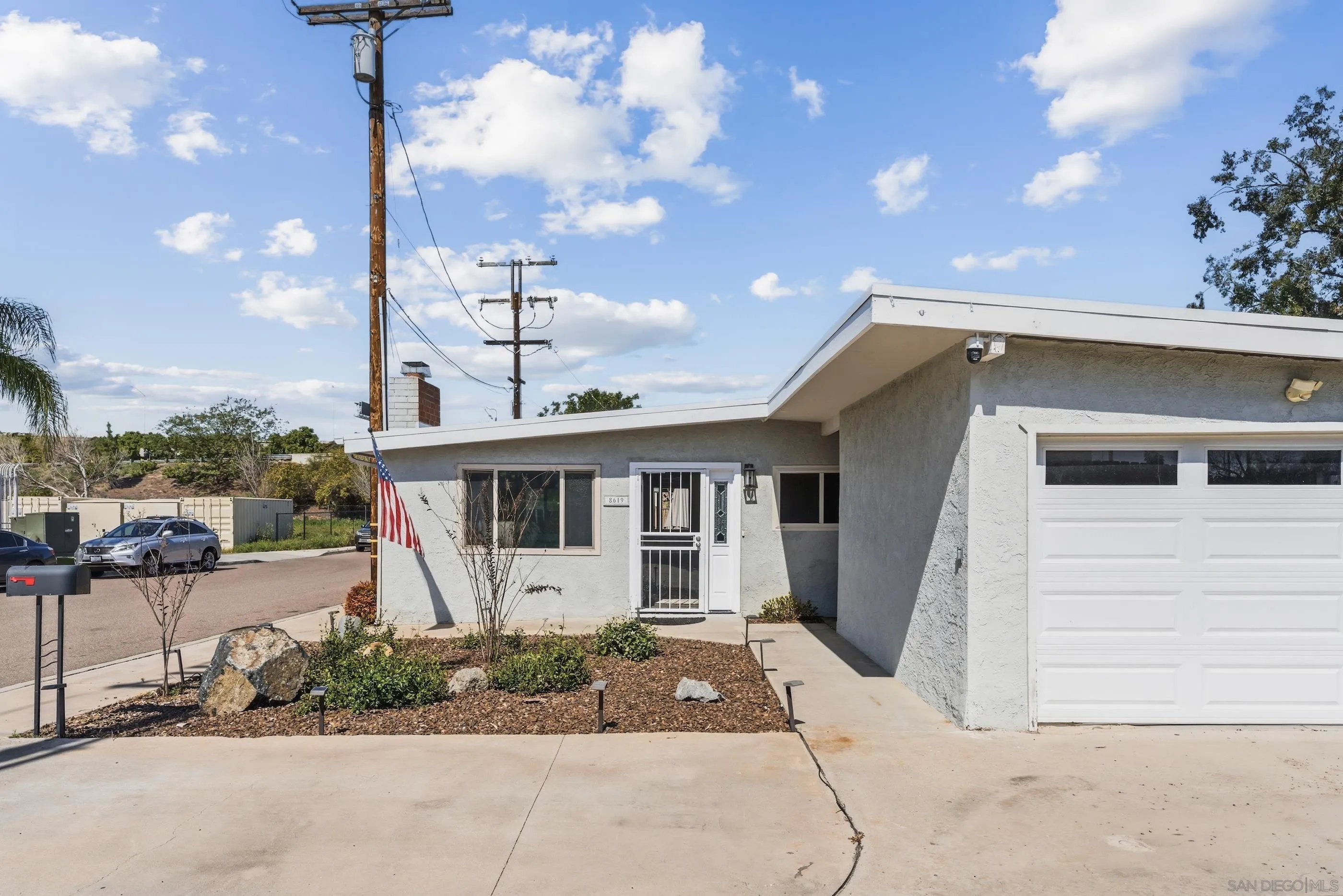 8619 Hacienda Road Santee, CA 92071 - Photo 4 of 39 Gallery Image 4