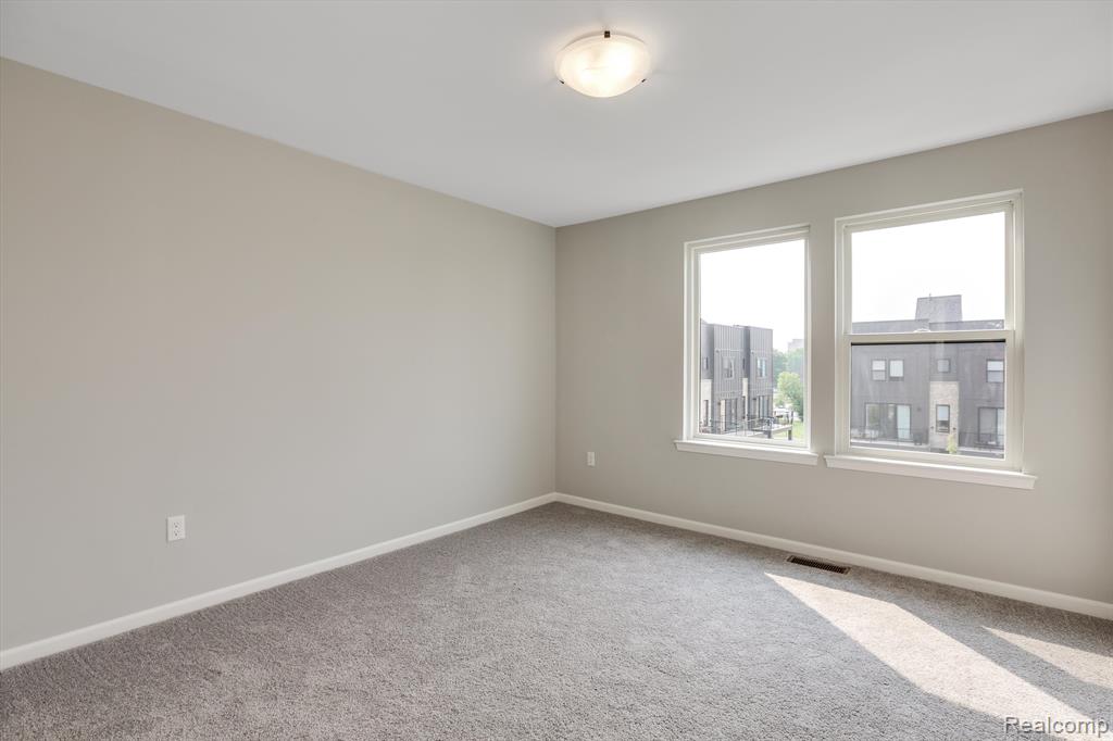 1048 Hampton Circle, Unit 4 Detroit, MI 48236 - Photo 28 of 38