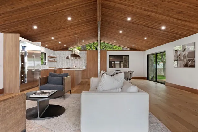 $2,399,000 | 806 West Schubert Street, Fredericksburg, TX 78624