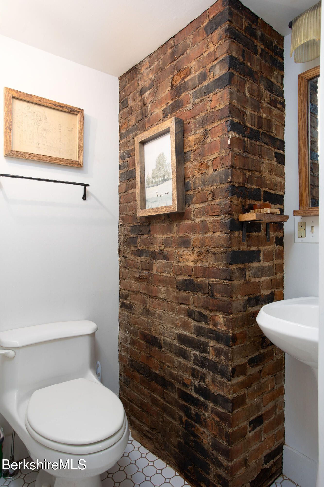 95 Town Hill Road Middlefield, MA 01235 - Photo 28 of 58 0027-second-floor-bathroom