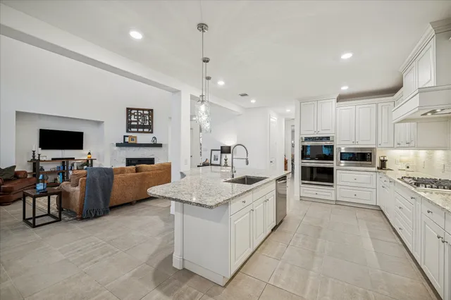 $775,000 | 1004 Ivy Meadow Lane, Pinehurst, TX 77362