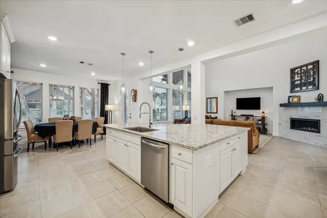 $775,000 | 1004 Ivy Meadow Lane, Pinehurst, TX 77362