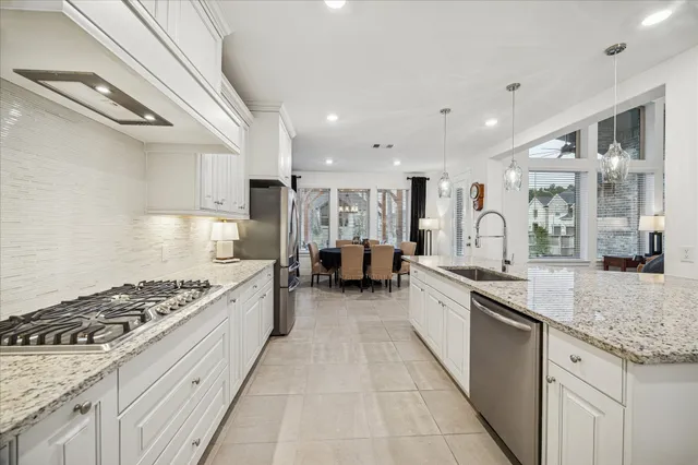 $775,000 | 1004 Ivy Meadow Lane, Pinehurst, TX 77362