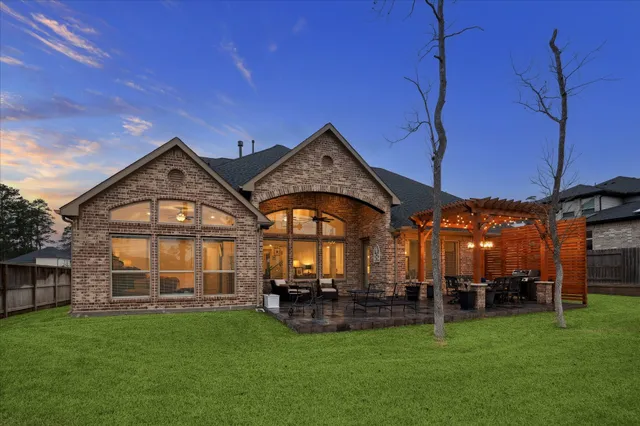 $775,000 | 1004 Ivy Meadow Lane, Pinehurst, TX 77362