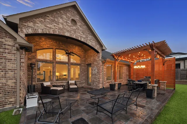 $775,000 | 1004 Ivy Meadow Lane, Pinehurst, TX 77362