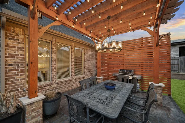 $775,000 | 1004 Ivy Meadow Lane, Pinehurst, TX 77362