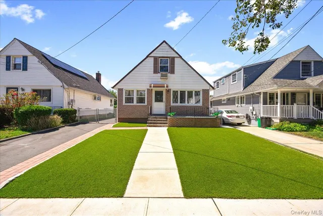 $829,000 | 113 North 1st Street, New Hyde Park, NY 11040