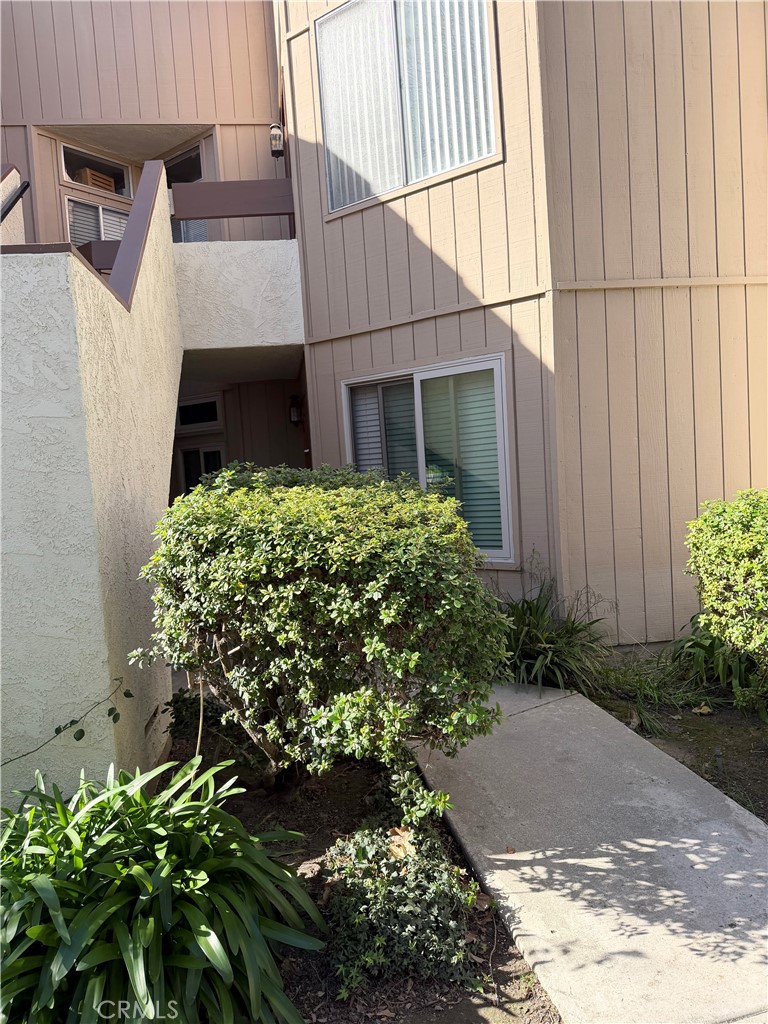 1766 Sinaloa Road, Unit 177 Simi Valley, CA 93065 - Photo 3 of 12 a house with a flower garden in front of it