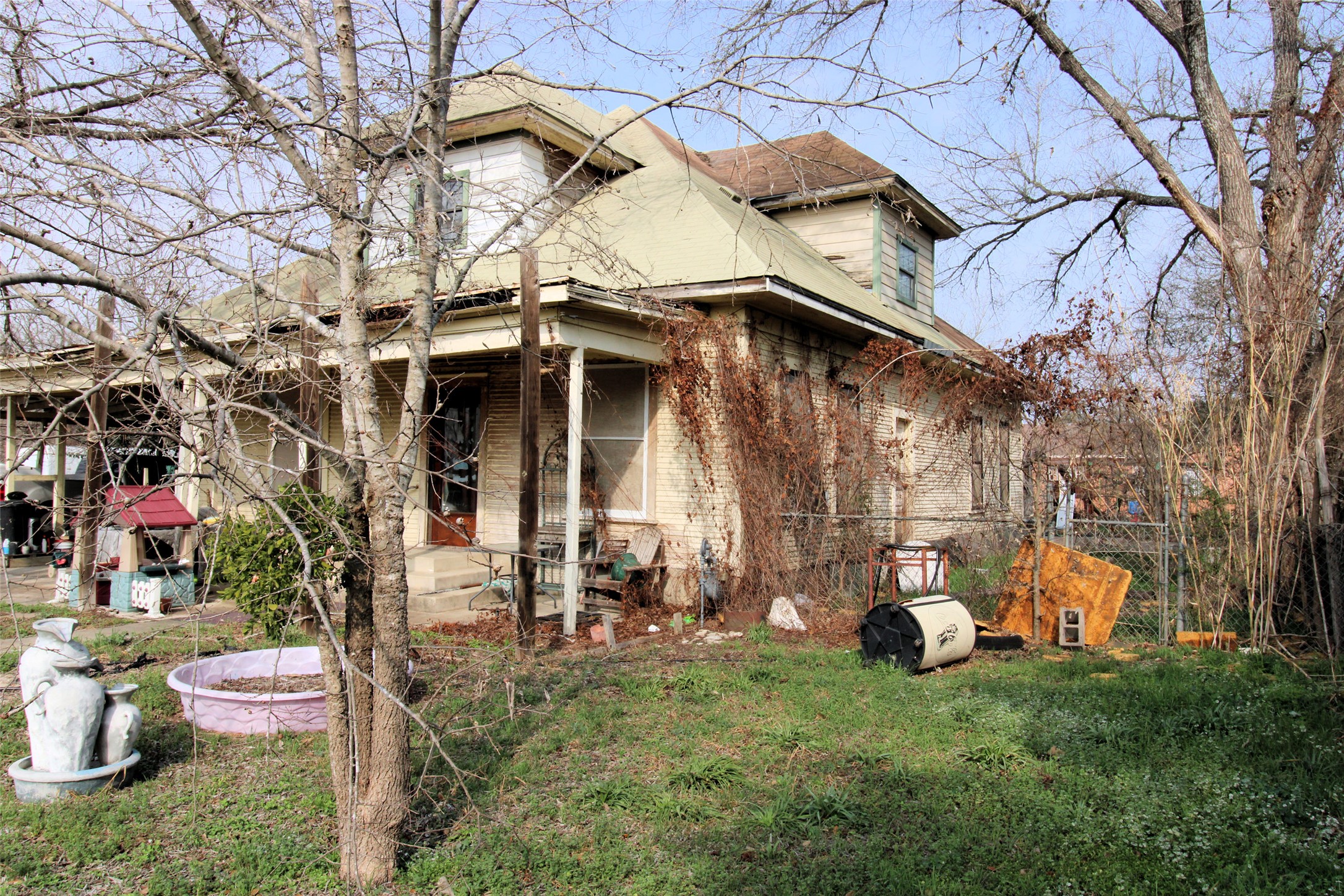 402 Trinity Street Lockhart, TX 78644 - Photo 5 of 18 Front Right (south) side