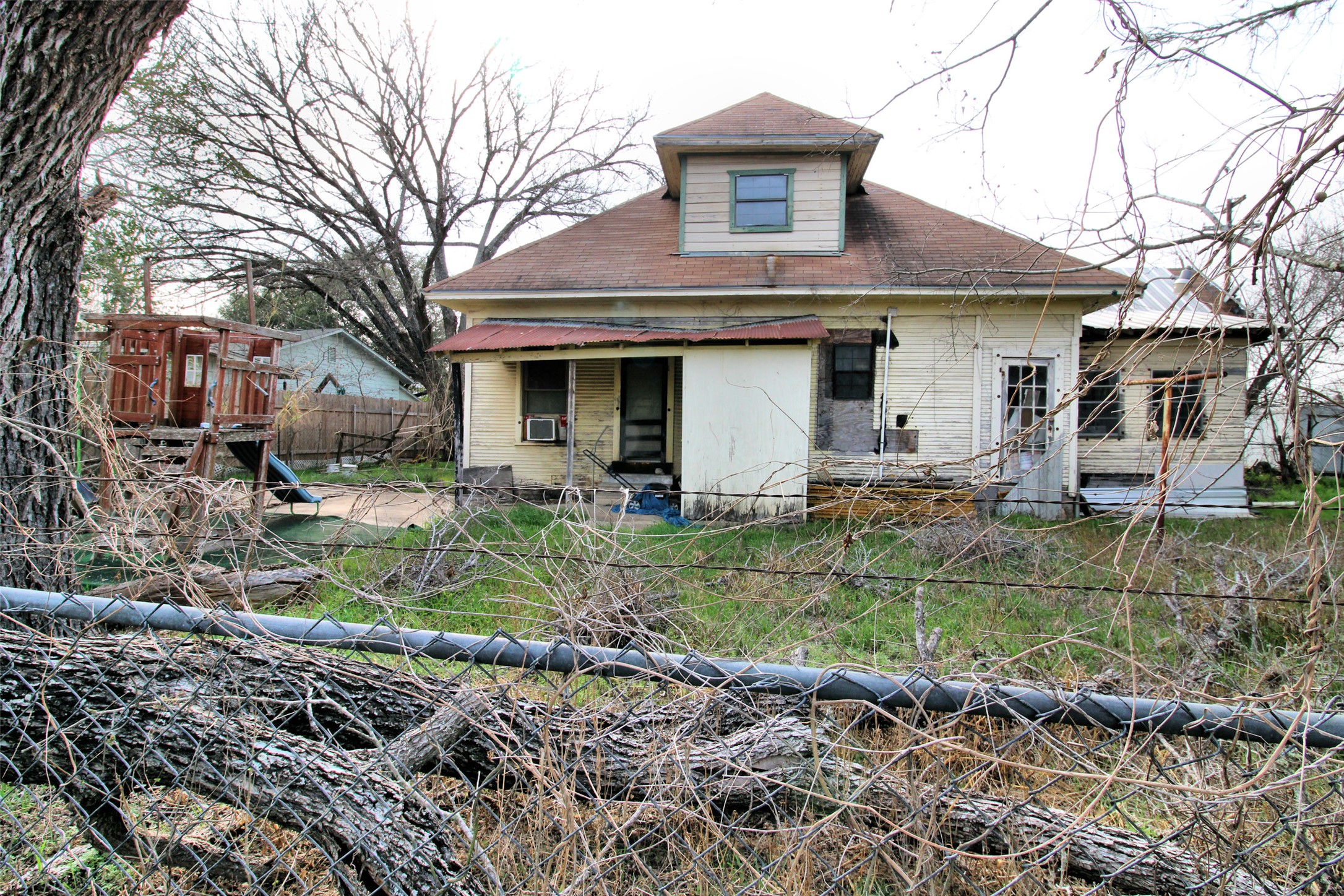 402 Trinity Street Lockhart, TX 78644 - Photo 8 of 18