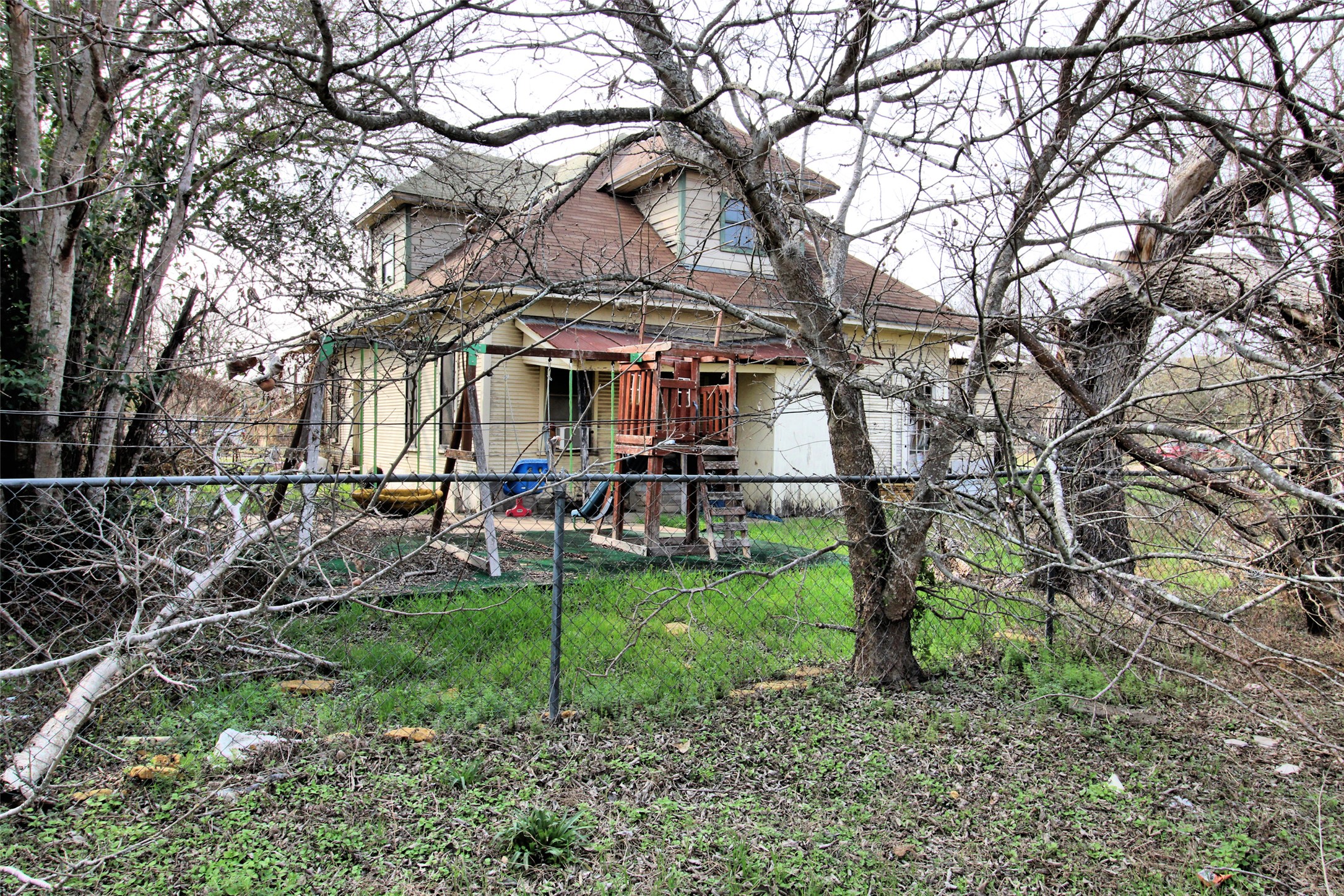 402 Trinity Street Lockhart, TX 78644 - Photo 9 of 18