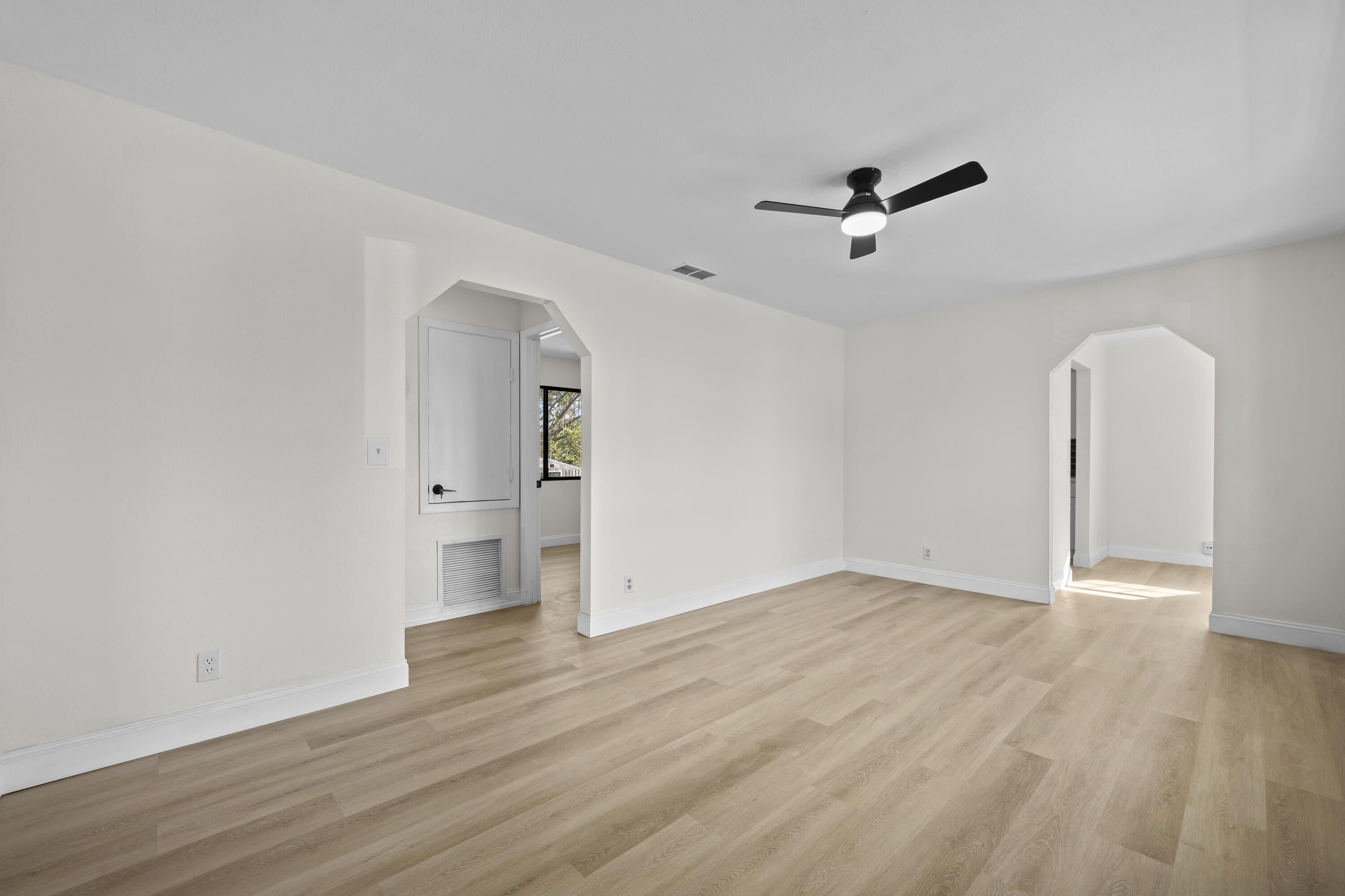1244 West 25th Street Riviera Beach, FL 33404 - Photo 6 of 13 04-LUX_1105