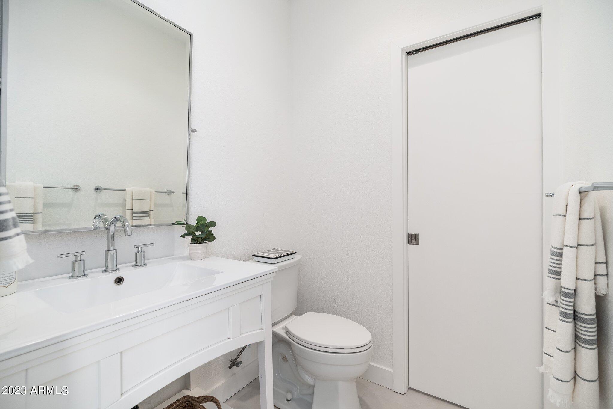 7710 East Gainey Ranch Road, Unit 259 Scottsdale, AZ 85258 - Photo 18 of 48 a bathroom with a sink toilet and vanity