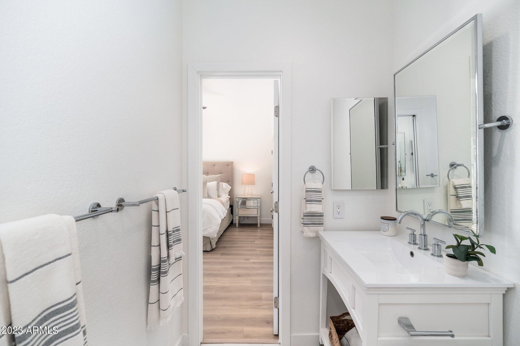 7710 East Gainey Ranch Road, Unit 259 Scottsdale, AZ 85258 - Photo 20 of 48 a en suite bathroom with a sink and mirror