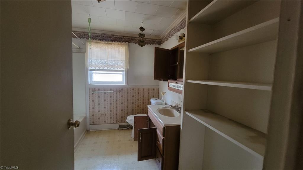 304 Madison Beach Road Madison, NC 27025 - Photo 4 of 4