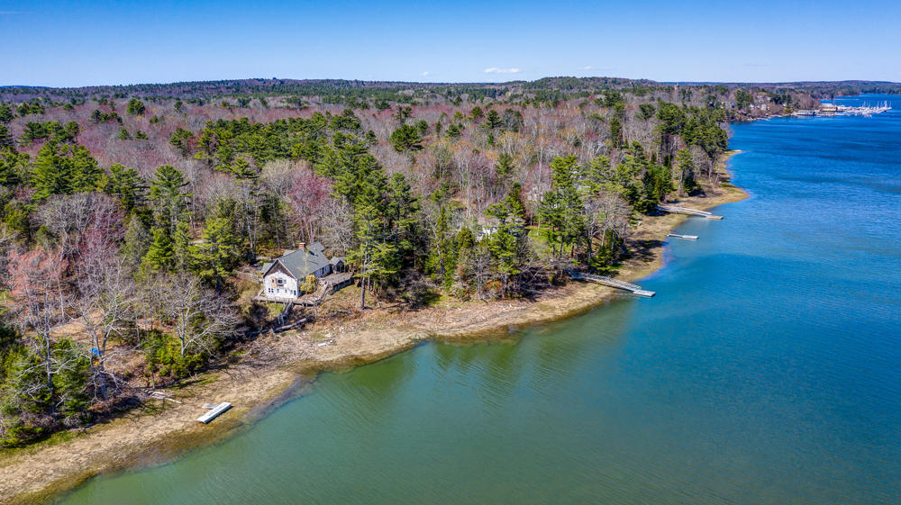 22 Arnold Road Freeport, ME 04032 - Photo 2 of 35 22arnoldroad-47