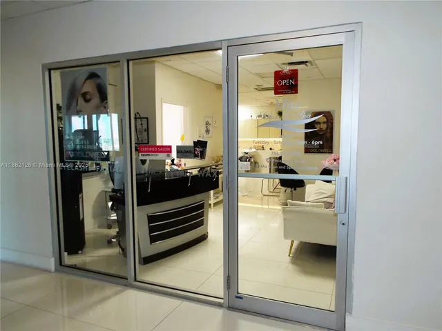 $4,300 | 5701 Collins Avenue, Unit 1619, Miami Beach, FL 33140