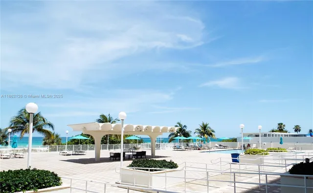 $4,300 | 5701 Collins Avenue, Unit 1619, Miami Beach, FL 33140