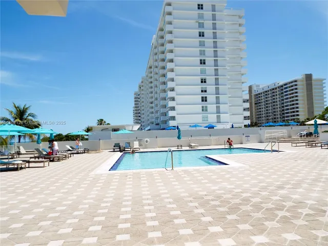 $4,300 | 5701 Collins Avenue, Unit 1619, Miami Beach, FL 33140