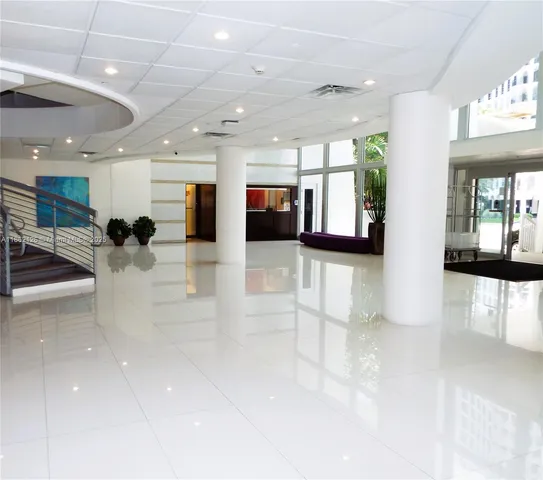 $4,300 | 5701 Collins Avenue, Unit 1619, Miami Beach, FL 33140