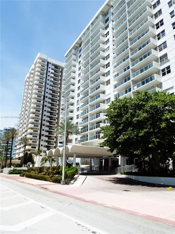 $4,300 | 5701 Collins Avenue, Unit 1619, Miami Beach, FL 33140