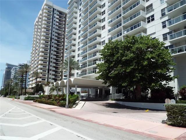 $4,300 | 5701 Collins Avenue, Unit 1619, Miami Beach, FL 33140