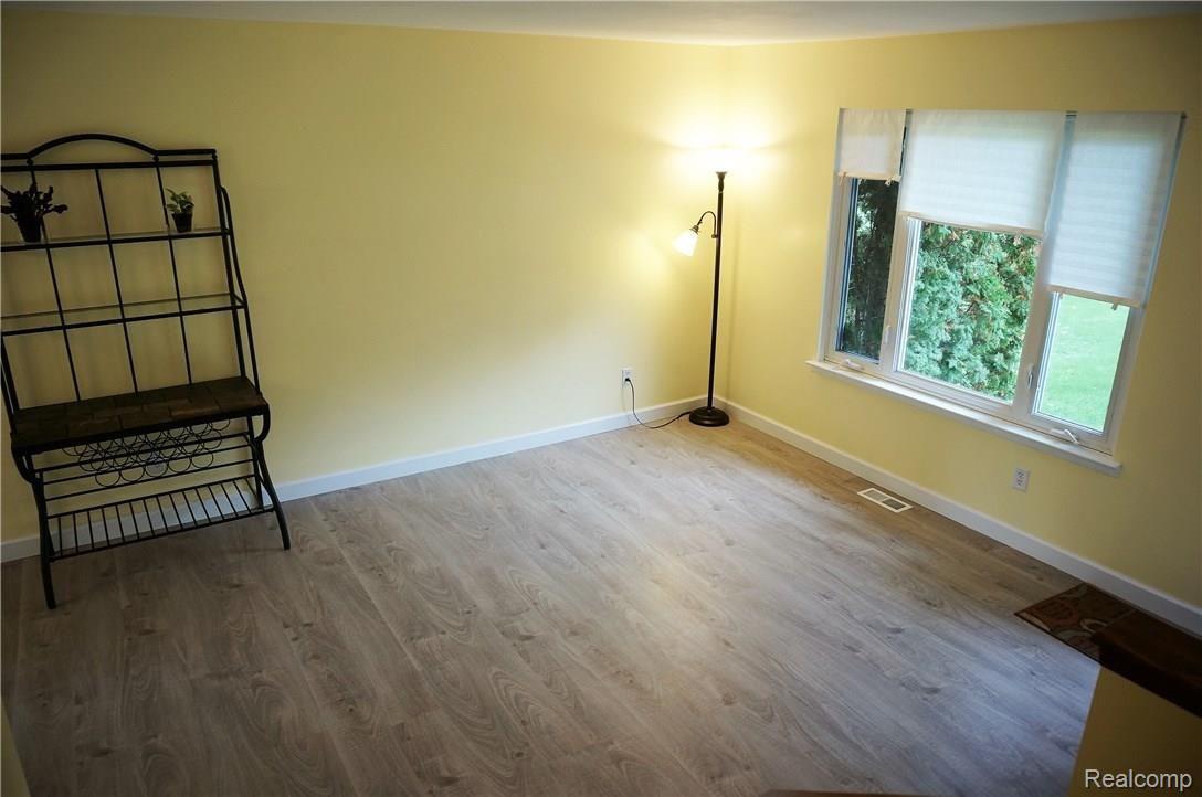 1961 Ruby Avenue Rochester, MI 48309 - Photo 12 of 25 Liv Rm.jpg