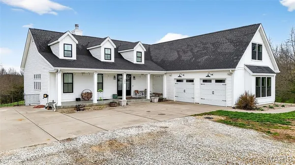 $995,000 | 280 Sycamore Lane, Moscow Mills, MO 63362