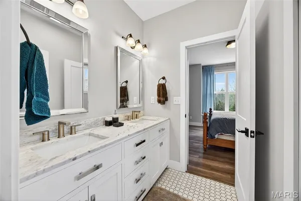 $995,000 | 280 Sycamore Lane, Moscow Mills, MO 63362