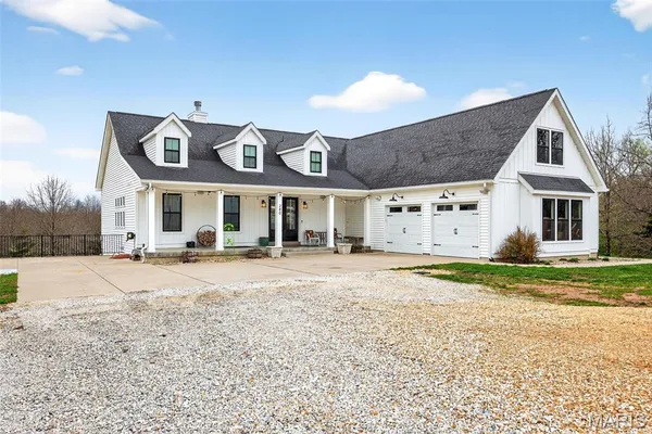 $995,000 | 280 Sycamore Lane, Moscow Mills, MO 63362