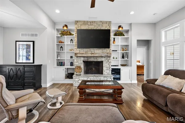 $995,000 | 280 Sycamore Lane, Moscow Mills, MO 63362