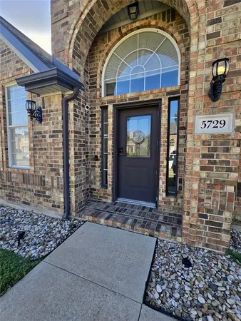 a view of house with a outdoor space