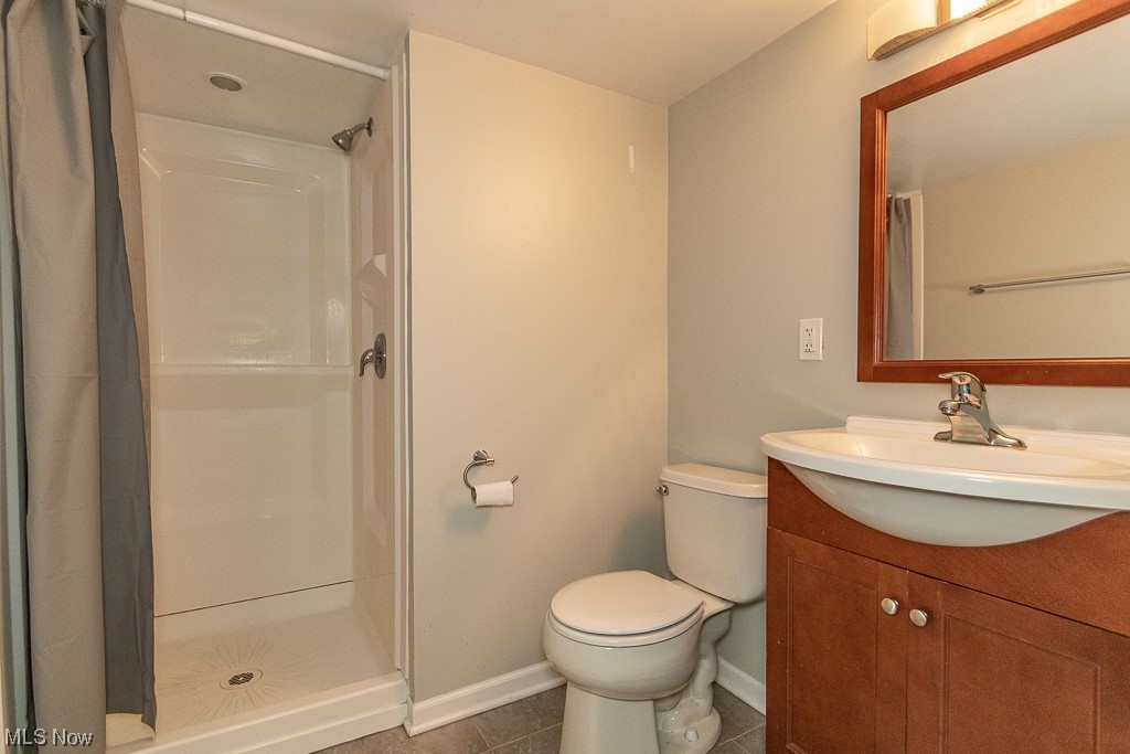 1345 Plainfield Road Cleveland, OH 44121 - Photo 26 of 33 Full bathroom in basement