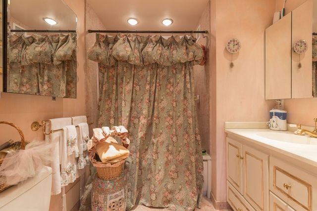 $1,525,000 | 65 East India Row, Unit 11F, Boston, MA 02110