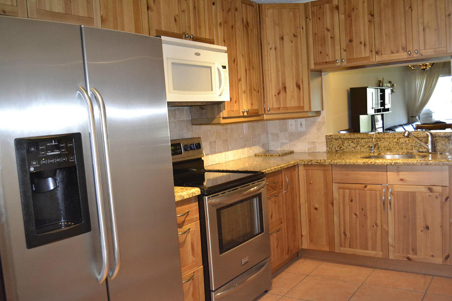 380 Northwest 67th Street, Unit J102 Boca Raton, FL 33487 - Photo 3 of 29 Kitchen