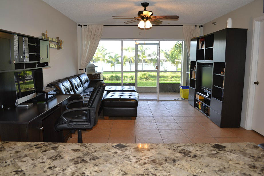 380 Northwest 67th Street, Unit J102 Boca Raton, FL 33487 - Photo 9 of 29 Living