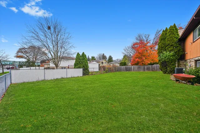 a view of yard with grass and trees