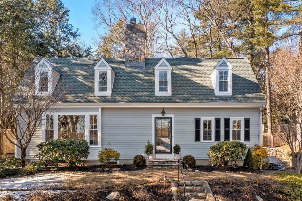 170 Benvenue Street Wellesley, MA 02482 - Photo 1 of 22 front view of a house
