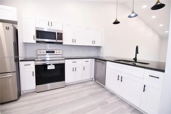 $2,300 | 2315 Southwest 22nd Avenue, Unit 2020, Delray Beach, FL 33445