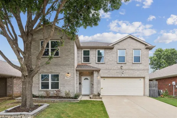 $2,500 | 1016 Aviary Drive, Aubrey, TX 76227