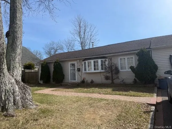$550,000 | 30 Tamarack Street, Central Islip, NY 11722