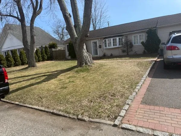 $550,000 | 30 Tamarack Street, Central Islip, NY 11722
