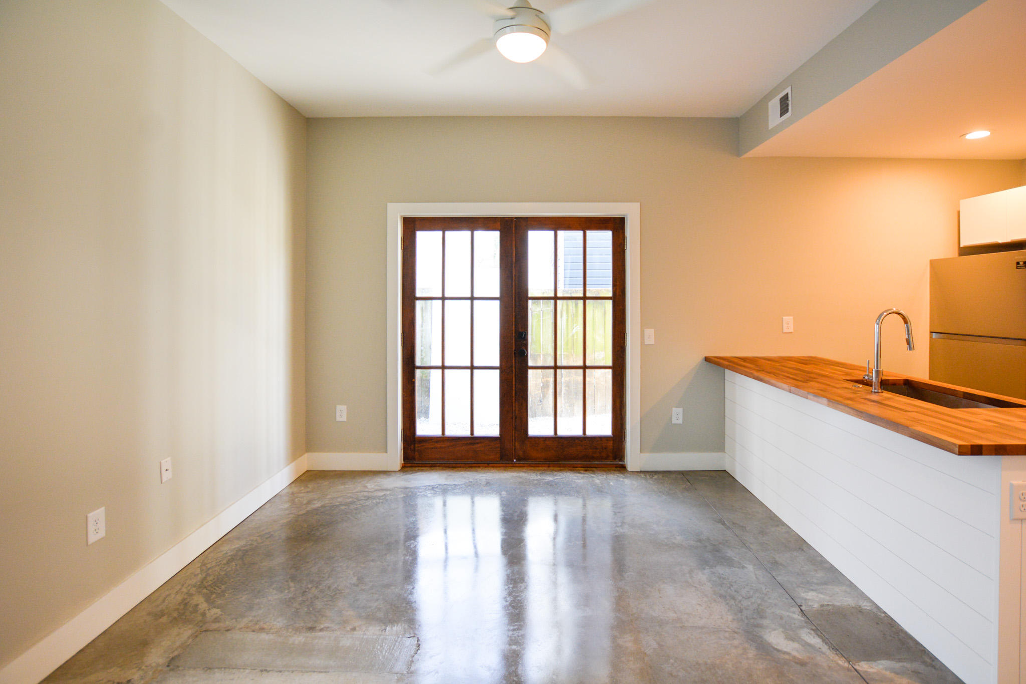 195 Smith Street, Unit B Charleston, SC 29403 - Photo 3 of 15 20210203-_DSC8951