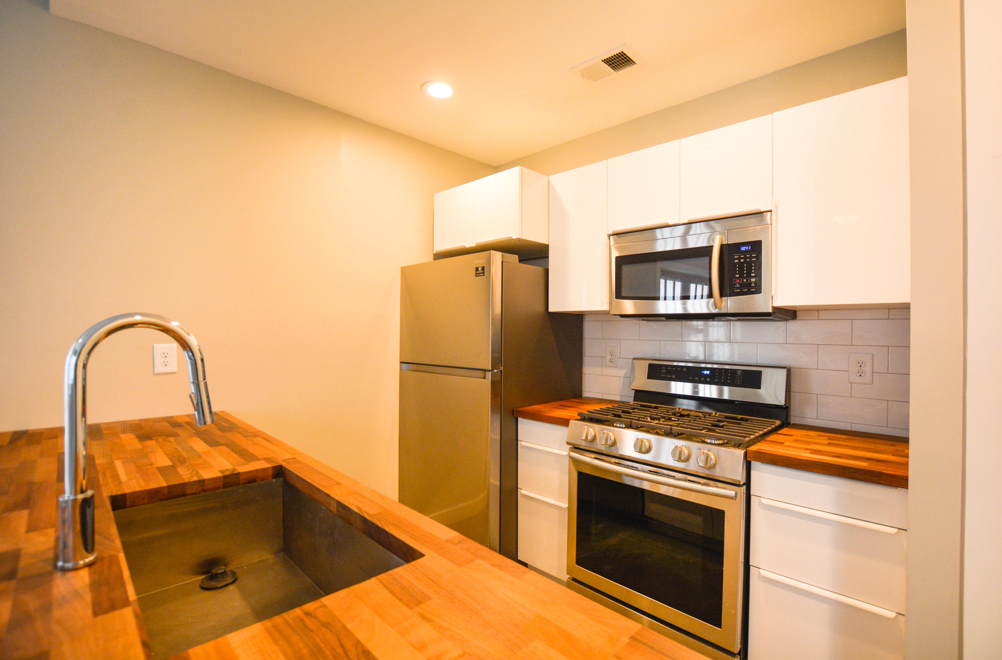 195 Smith Street, Unit B Charleston, SC 29403 - Photo 7 of 15 20210203-_DSC8959