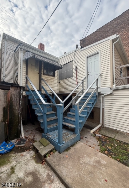 1133 Elizabeth Avenue Elizabeth, NJ 07201 - Photo 4 of 12 a house with wooden fence