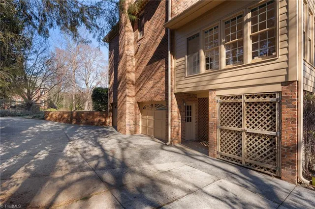 $1,100,000 | 2800 Fieldwood Court Northwest, Winston-Salem, NC 27106