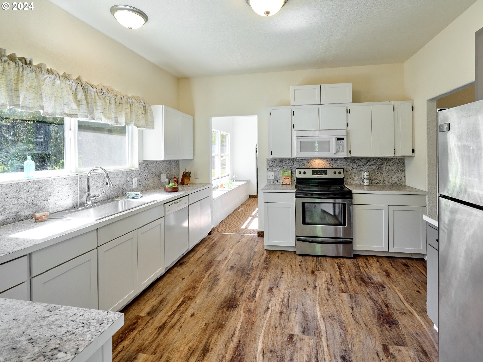 20155 Ferry Road Southeast Stayton, OR 97383 - Photo 12 of 41 Kitchen