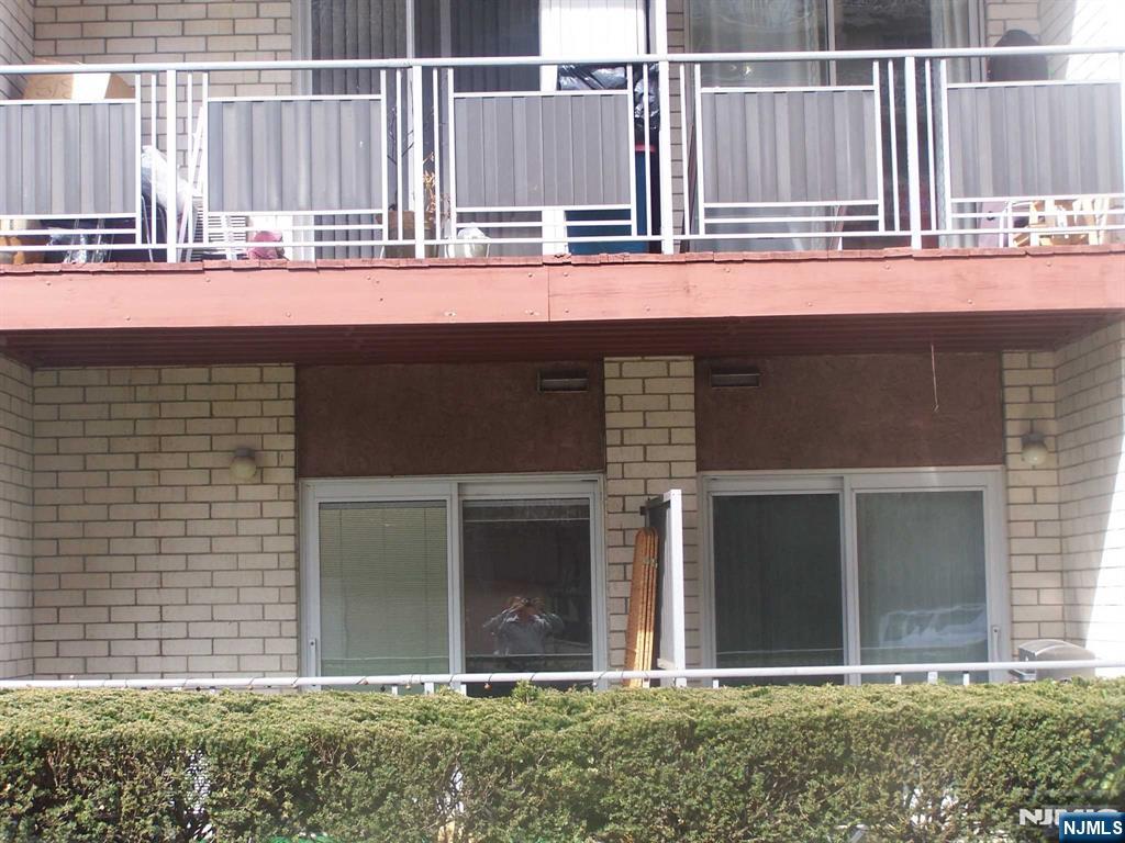 1111 River Road, Unit D12 Edgewater, NJ 07020 - Photo 4 of 27 Gallery Image 4